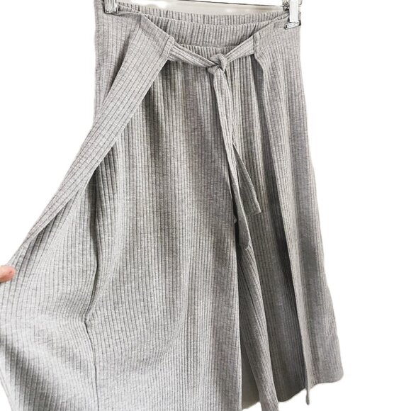 Betsey Johnson | Performance Grey Wide Leg Capri Length Pants |‎ Size XS Women's - Picture 5 of 12
